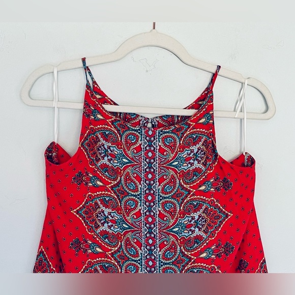 Boho Flowy Tank with Button Clasp Closure - Picture 4 of 9